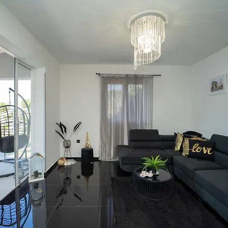 Antonijo ヴィラ ヴェラ・ルカ